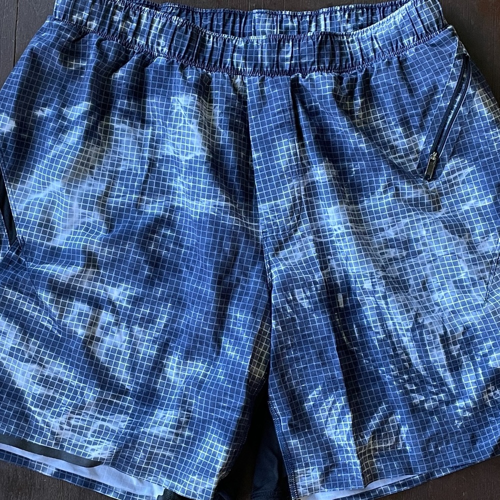 Lululemon men’s 7 inch inseam shorts large